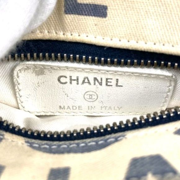 Chanel Pouch Chanel CANVAS CHANEL LOGO WHITE SILVER AUTHENTIC. - Picture 9 of 11